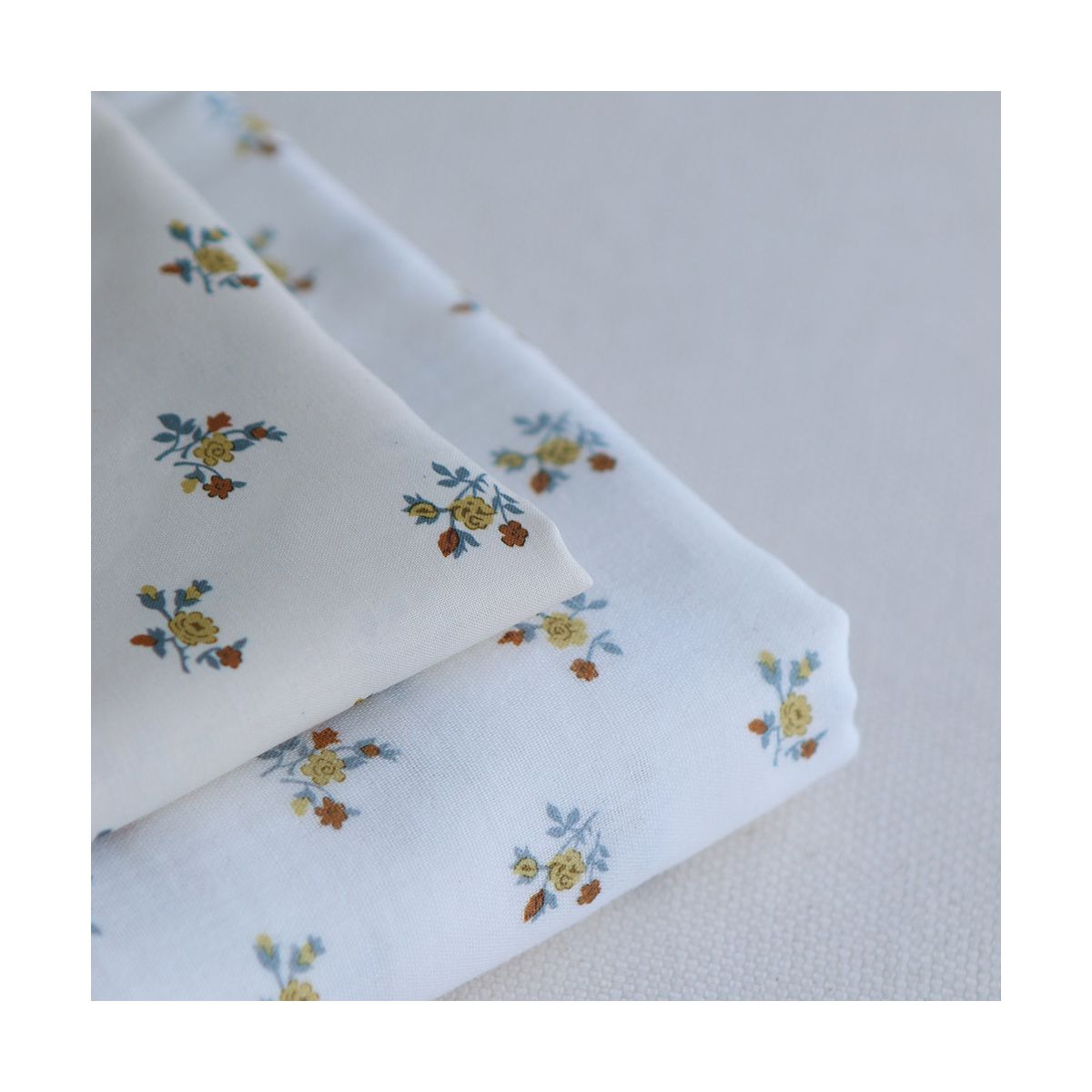 Celine - Double gaze de coton BIO blanc motif fleuri coloris ocre / moutarde