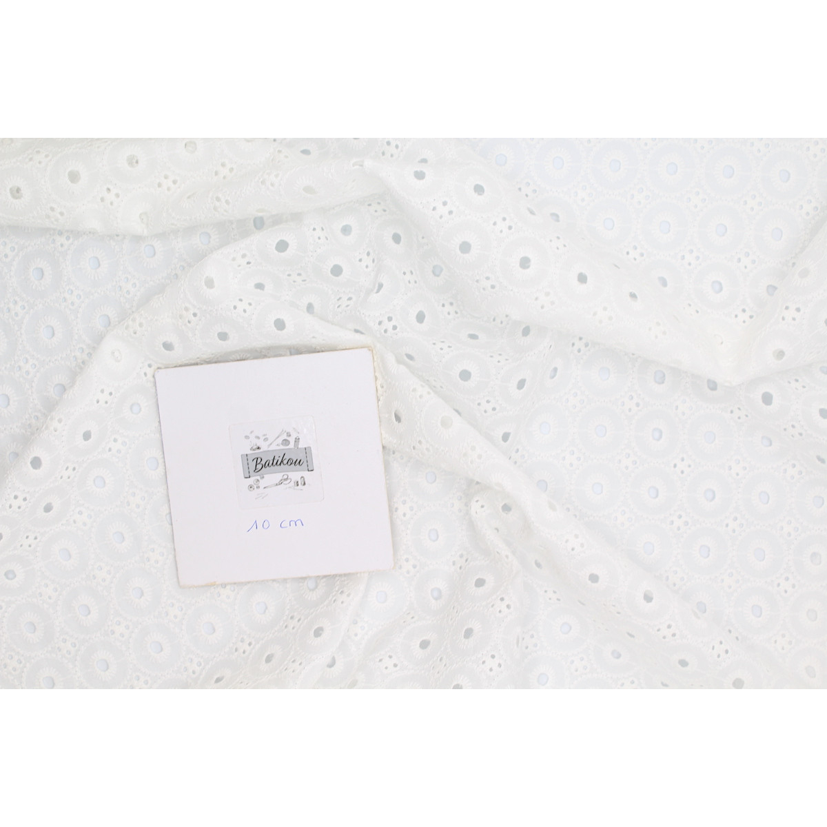 Broderie anglaise coton coloris ivoire Broderie anglaise coton coloris ivoire