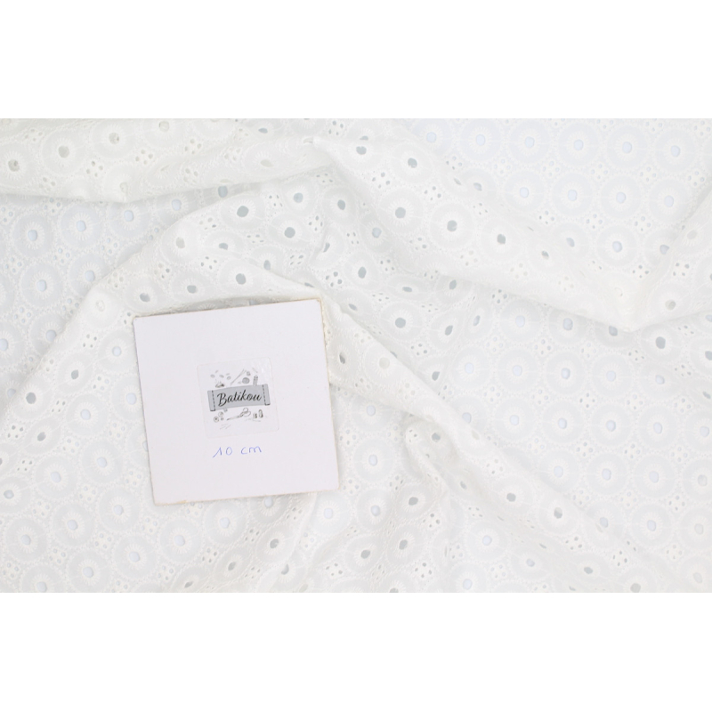 Broderie anglaise coton coloris ivoire