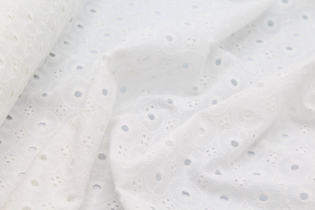 Broderie anglaise coton coloris ivoire