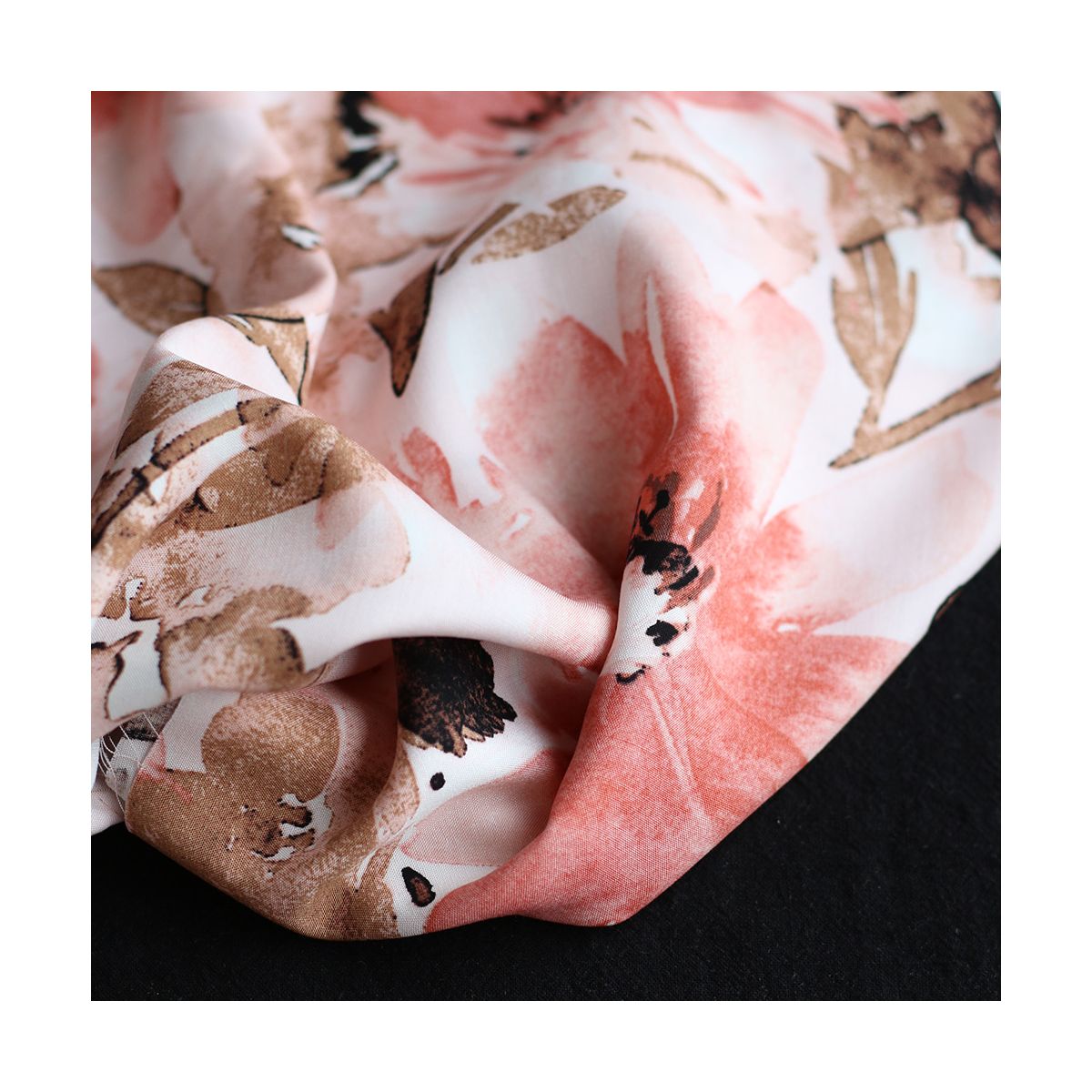 Ambre - Viscose imprimé fleuri corail nude Ambre - Viscose imprimé fleuri corail nude