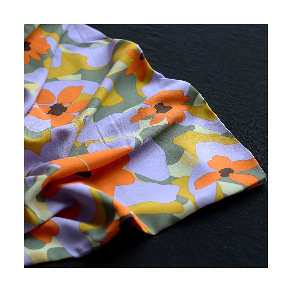 Aimée - Viscose imprimé fleuri vert et orange Aimée - Viscose imprimé fleuri vert et orange