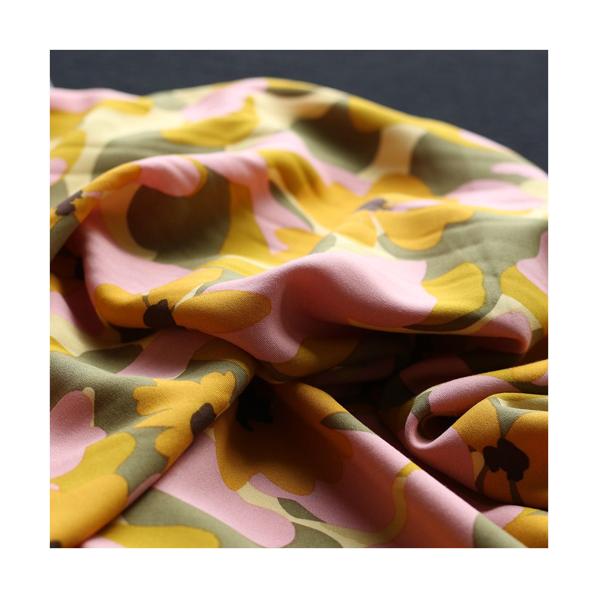 Aimée - Viscose imprimé fleuri vert