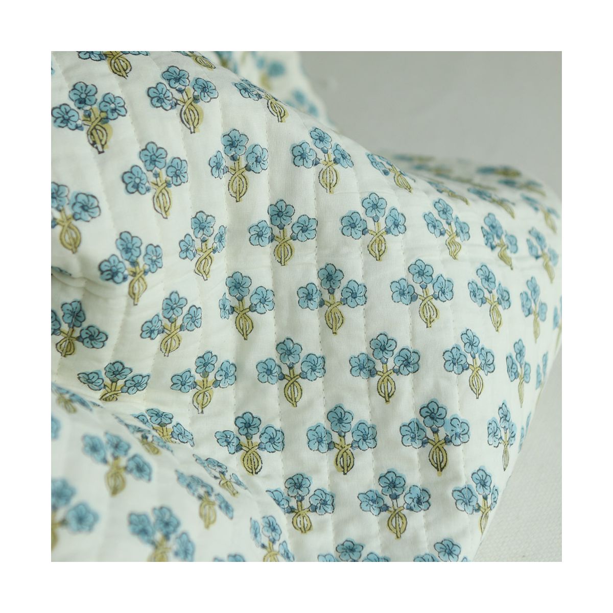 Jasmin - Tissu indien matelassé double face coton hand block largeur 100cm Jasmin - Tissu indien matelassé double face coton hand block largeur 100cm