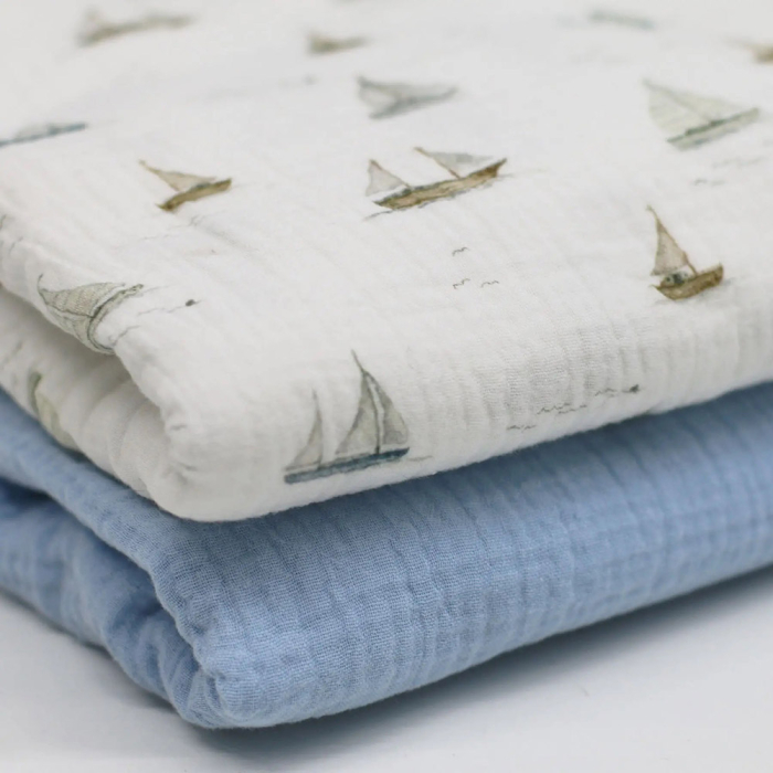 Double gaze de coton fond lait imprimés bateaux