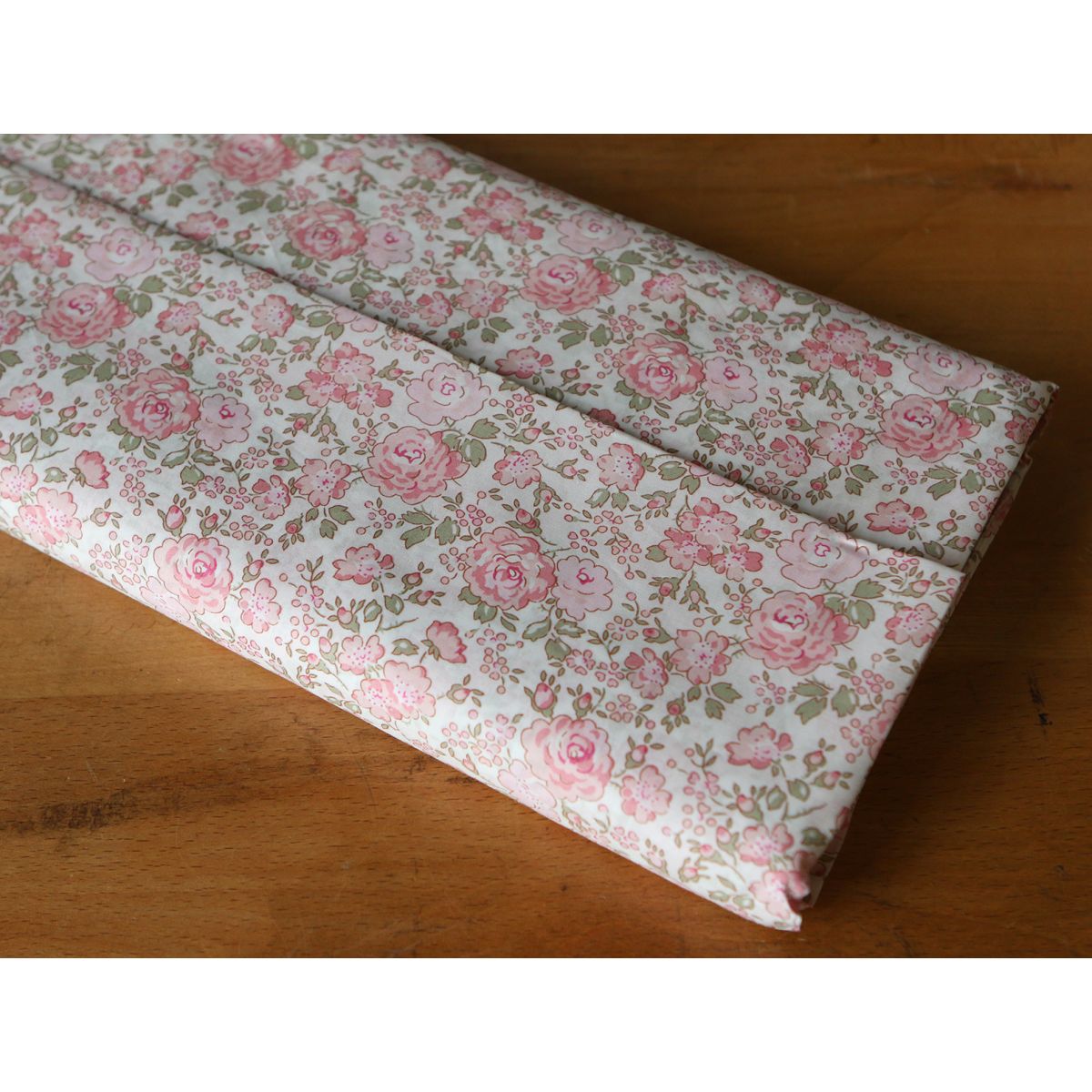 Liberty Tana Lawn® Felicite exclusif Alice Caroline Liberty Tana Lawn® Felicite exclusif Alice Caroline