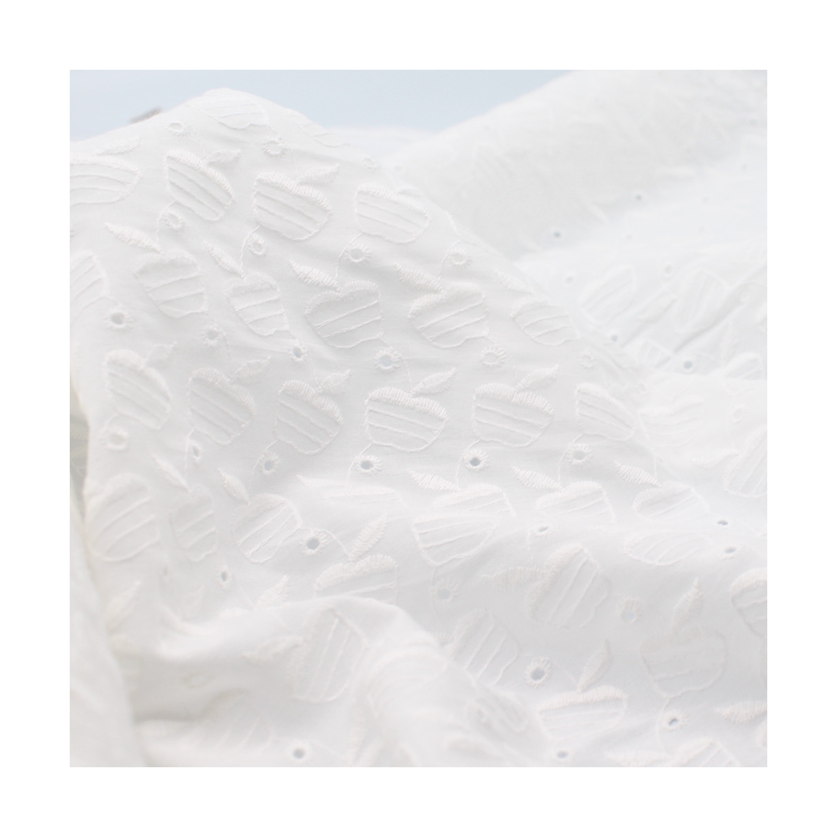 Broderie anglaise coton coloris ivoire Broderie anglaise coton coloris ivoire
