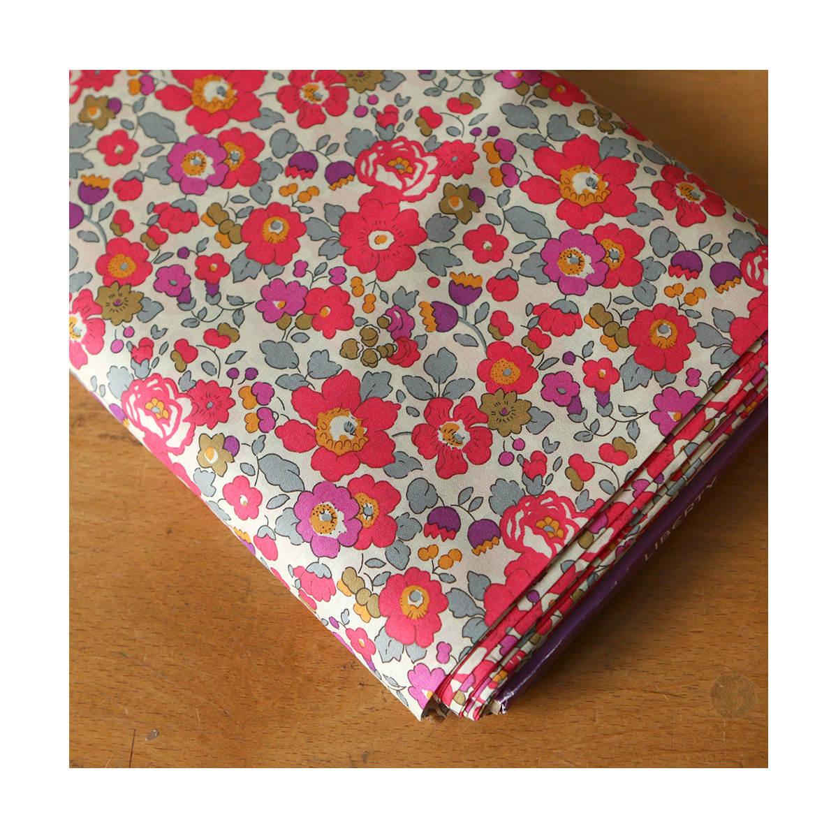 Liberty Tana Lawn® Betsy exclusif Fluo Thé Liberty Tana Lawn® Betsy exclusif Fluo Thé
