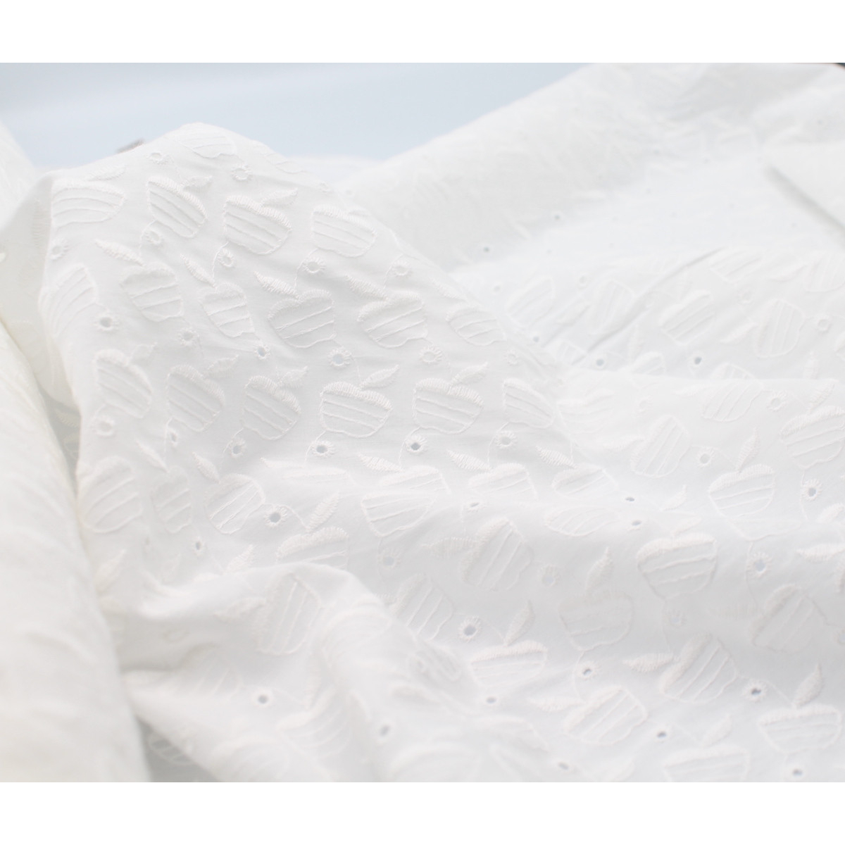 Broderie anglaise coton coloris ivoire Broderie anglaise coton coloris ivoire