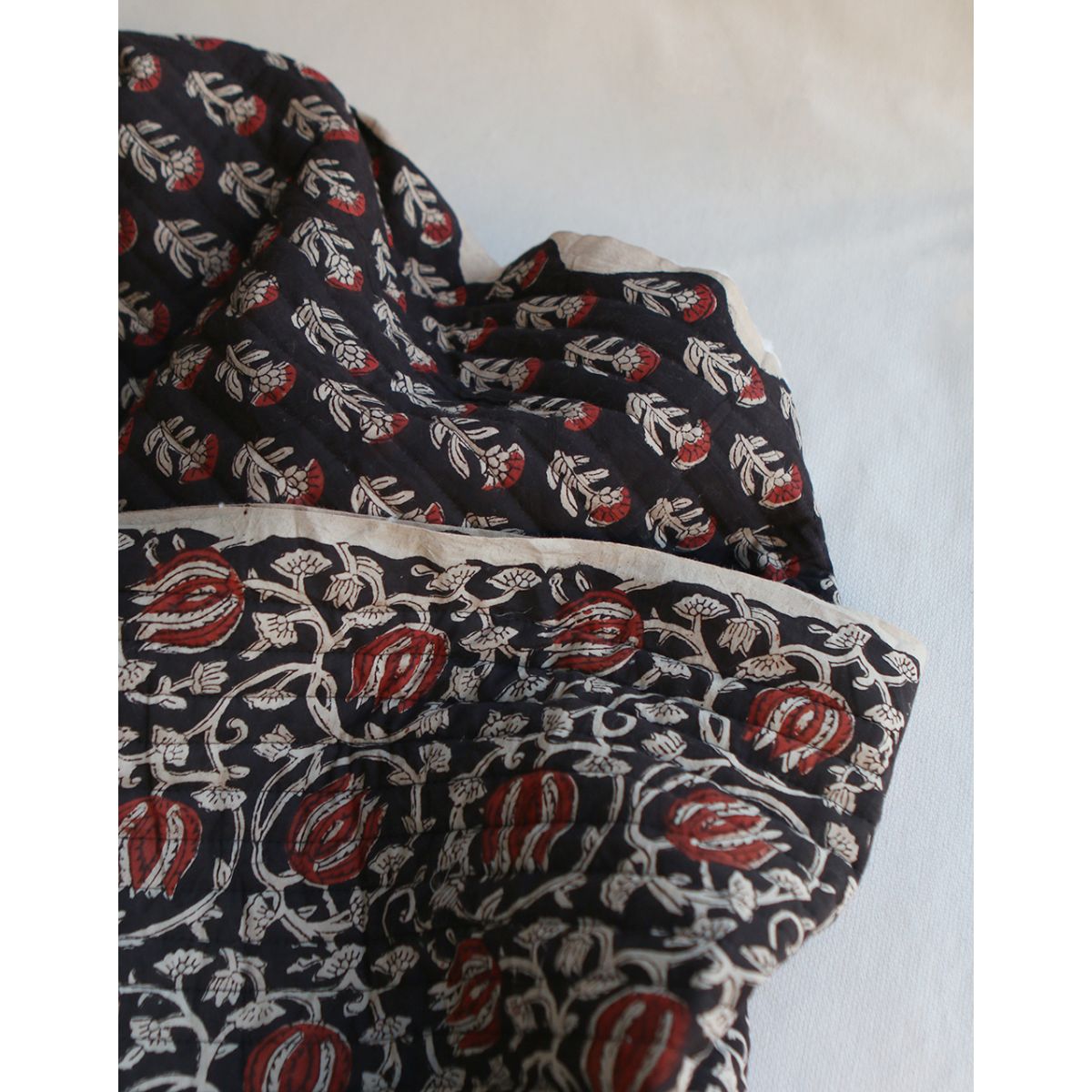 Saira - Tissu indien matelassé double face coton hand block largeur 100cm Saira - Tissu indien matelassé double face coton hand block largeur 100cm