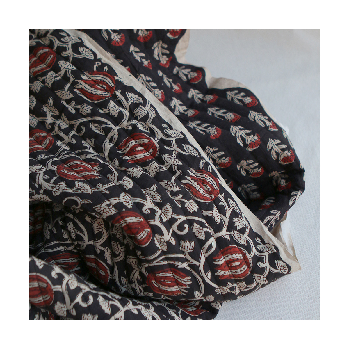 Saira - Tissu indien matelassé double face coton hand block largeur 100cm Saira - Tissu indien matelassé double face coton hand block largeur 100cm