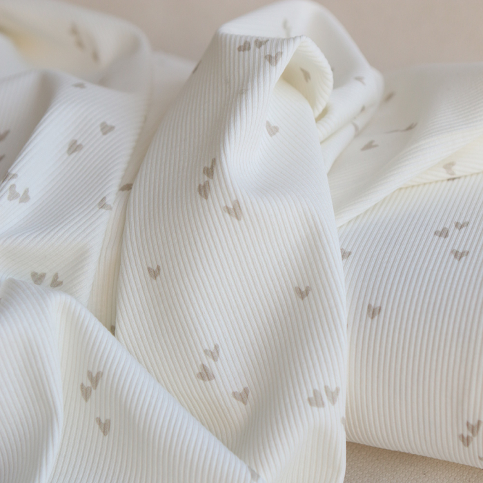 Jersey coton côtes fines à motifs mini coeurs beige