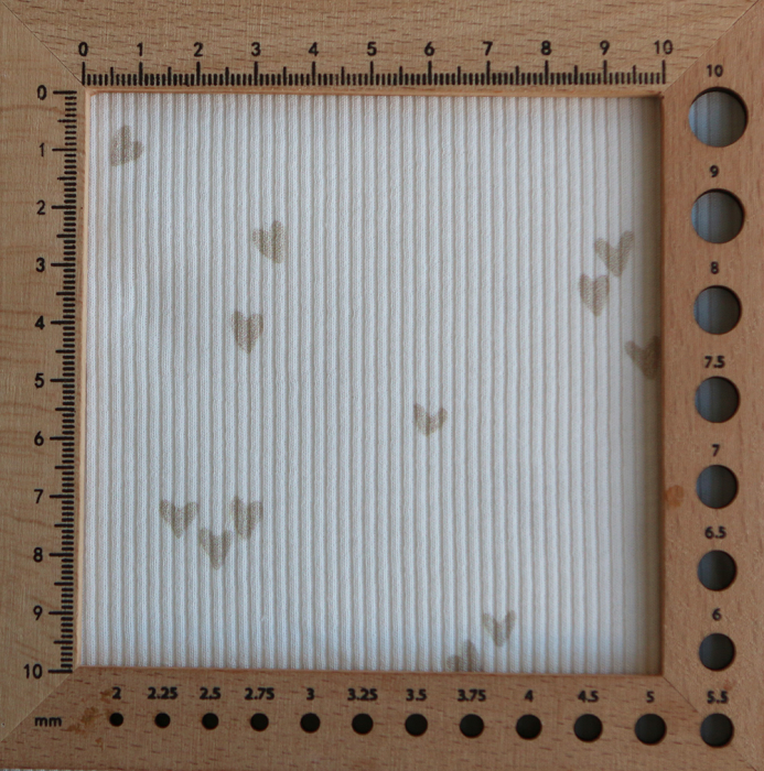 Jersey coton côtes fines à motifs mini coeurs beige