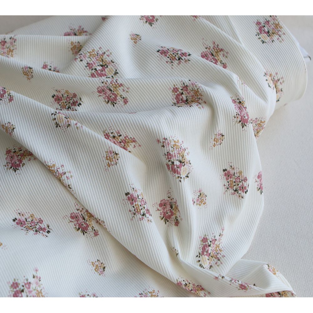 Jersey coton côtes fines à motif fleuri rose