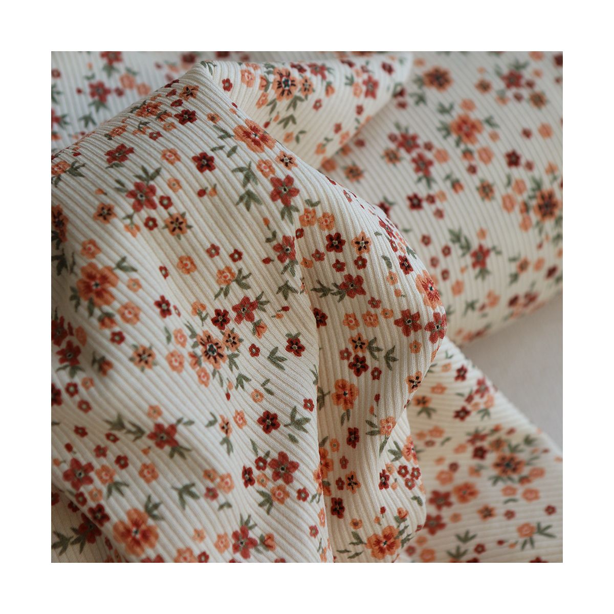 Jersey coton côtes fines à motif fleuri terracotta Jersey coton côtes fines à motif fleuri terracotta