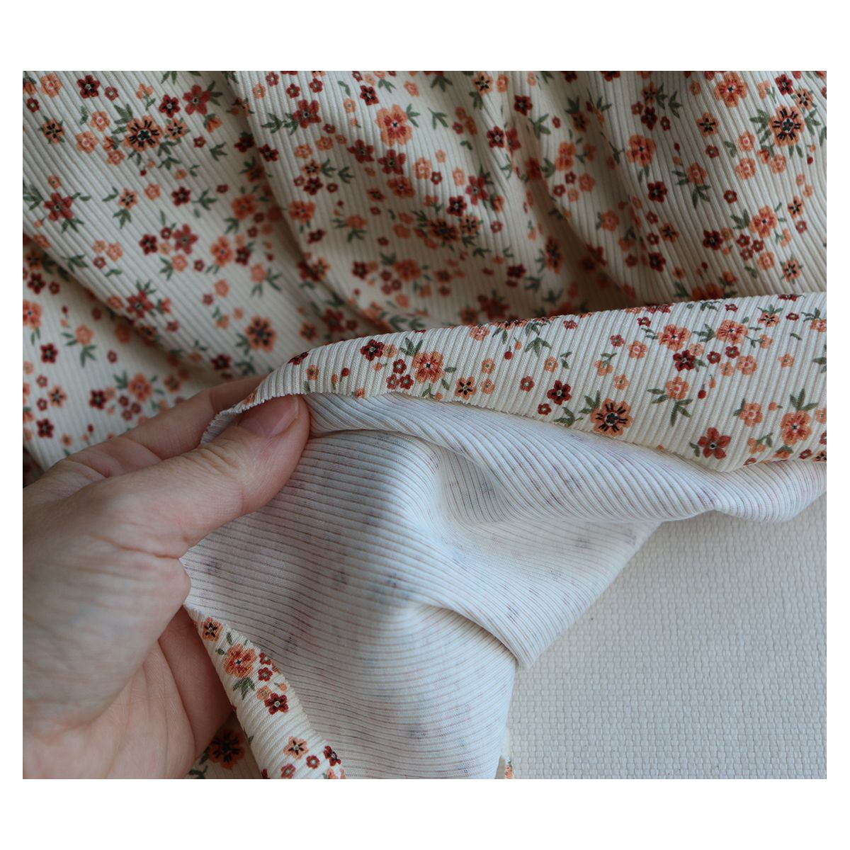 Jersey coton côtes fines à motif fleuri terracotta Jersey coton côtes fines à motif fleuri terracotta