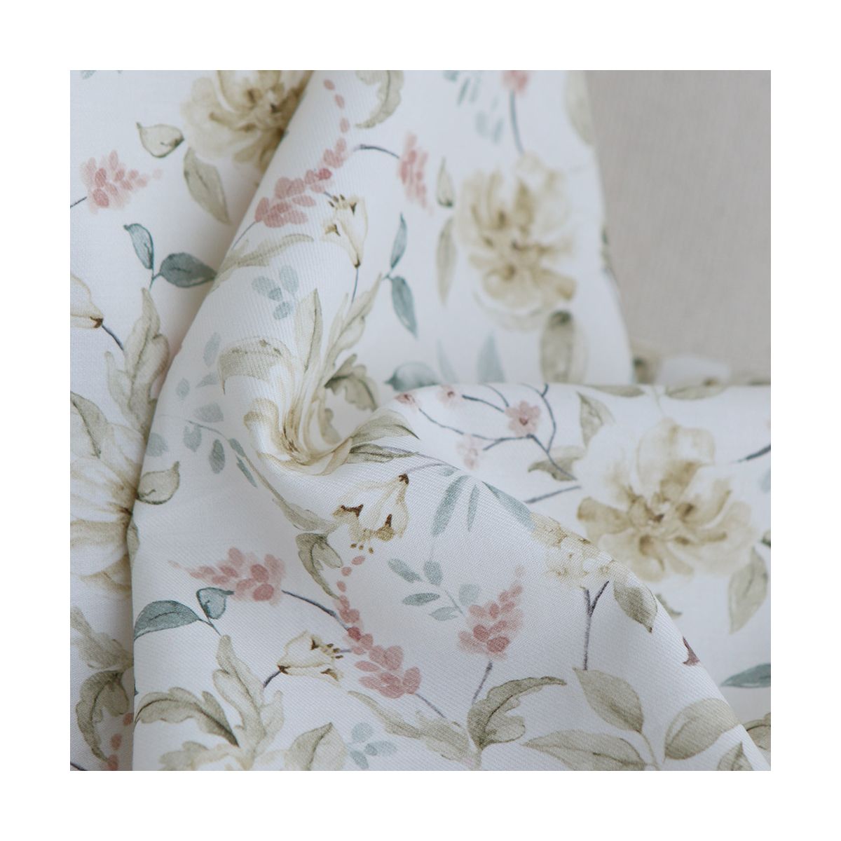 Lyana - Tissu sergé / twill de coton organique imprimé fleuri Lyana - Tissu sergé / twill de coton organique imprimé fleuri
