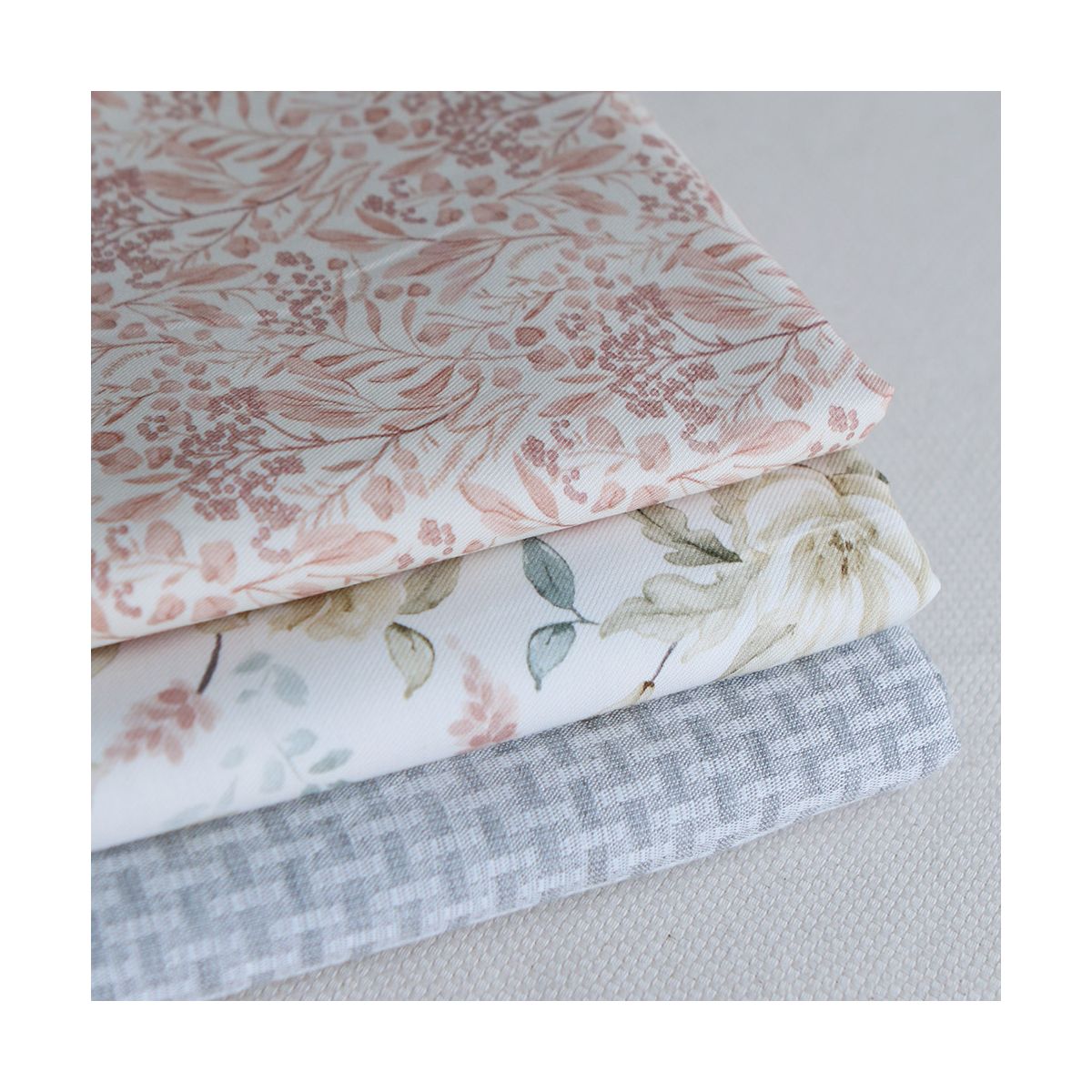 Lyana - Tissu sergé / twill de coton organique imprimé fleuri Lyana - Tissu sergé / twill de coton organique imprimé fleuri