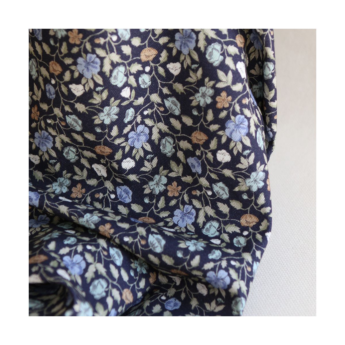 Amelia - Velours milleraies coton organique imprimé fleuri midnight Amelia - Velours milleraies coton organique imprimé fleuri midnight