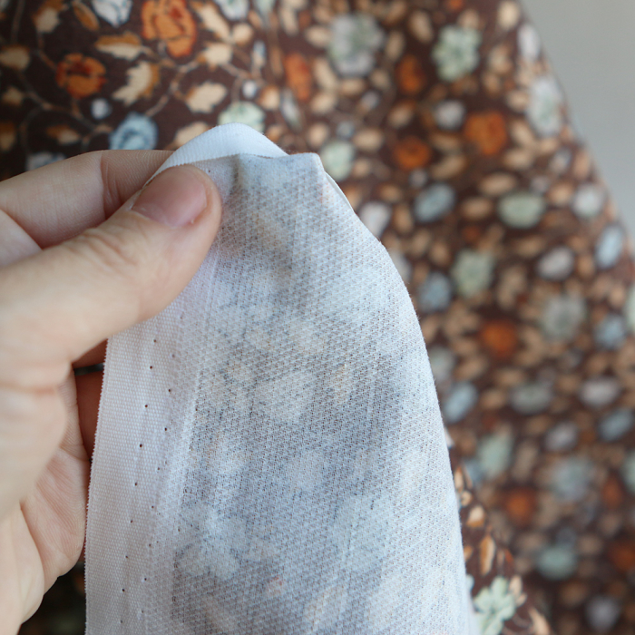 Amelia - Velours milleraies coton organique imprimé fleuri chocolat