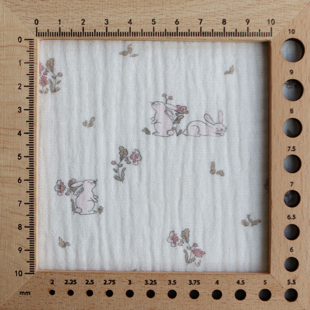 Yuki - Double gaze de coton fond blanc motif petits lapins roses