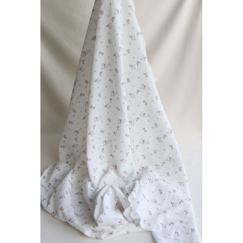Yuki - Double gaze de coton fond blanc motif petits lapins roses