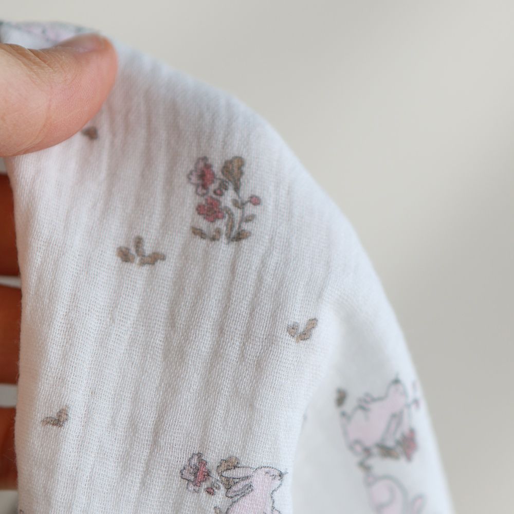 Yuki - Double gaze de coton fond blanc motif petits lapins roses