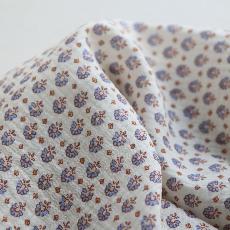 Leela - Double gaze de coton motif fleuri fond écru