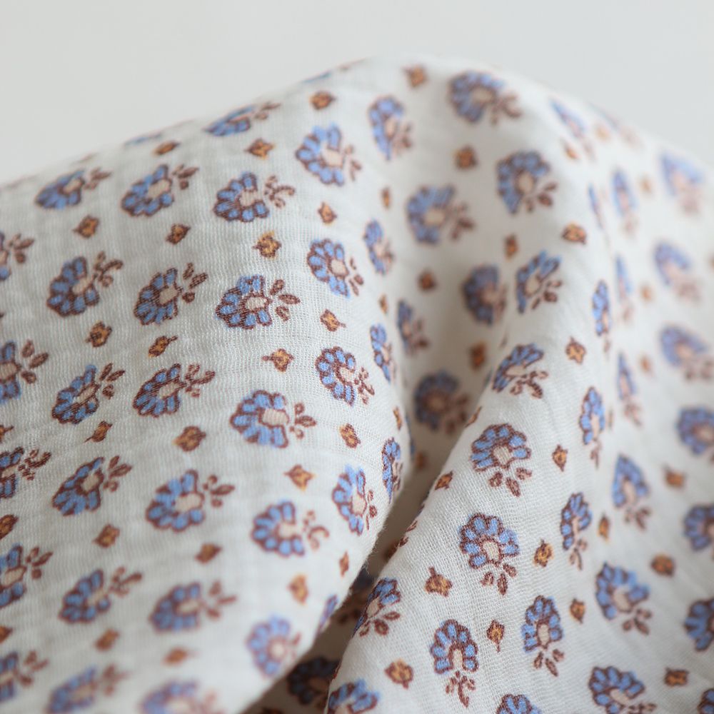 Leela - Double gaze de coton motif fleuri fond écru