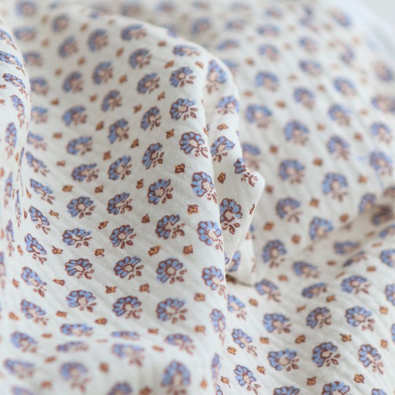 Leela - Double gaze de coton motif fleuri fond écru