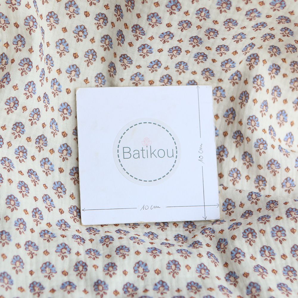 Leela - Double gaze de coton motif fleuri fond écru