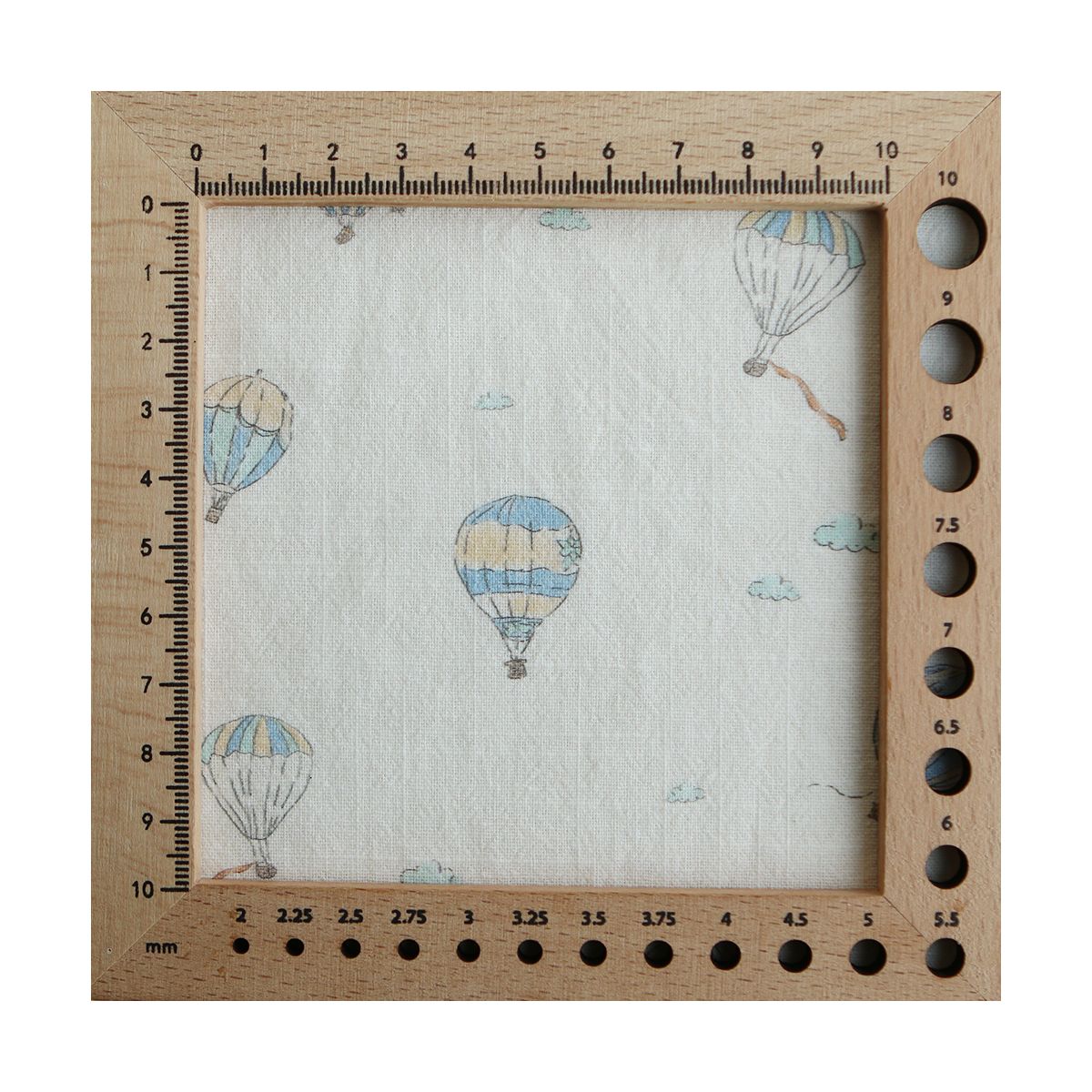 Fergusson - Coton lavé bio coloris vanille motif montgolfière Fergusson - Coton lavé bio coloris vanille motif montgolfière