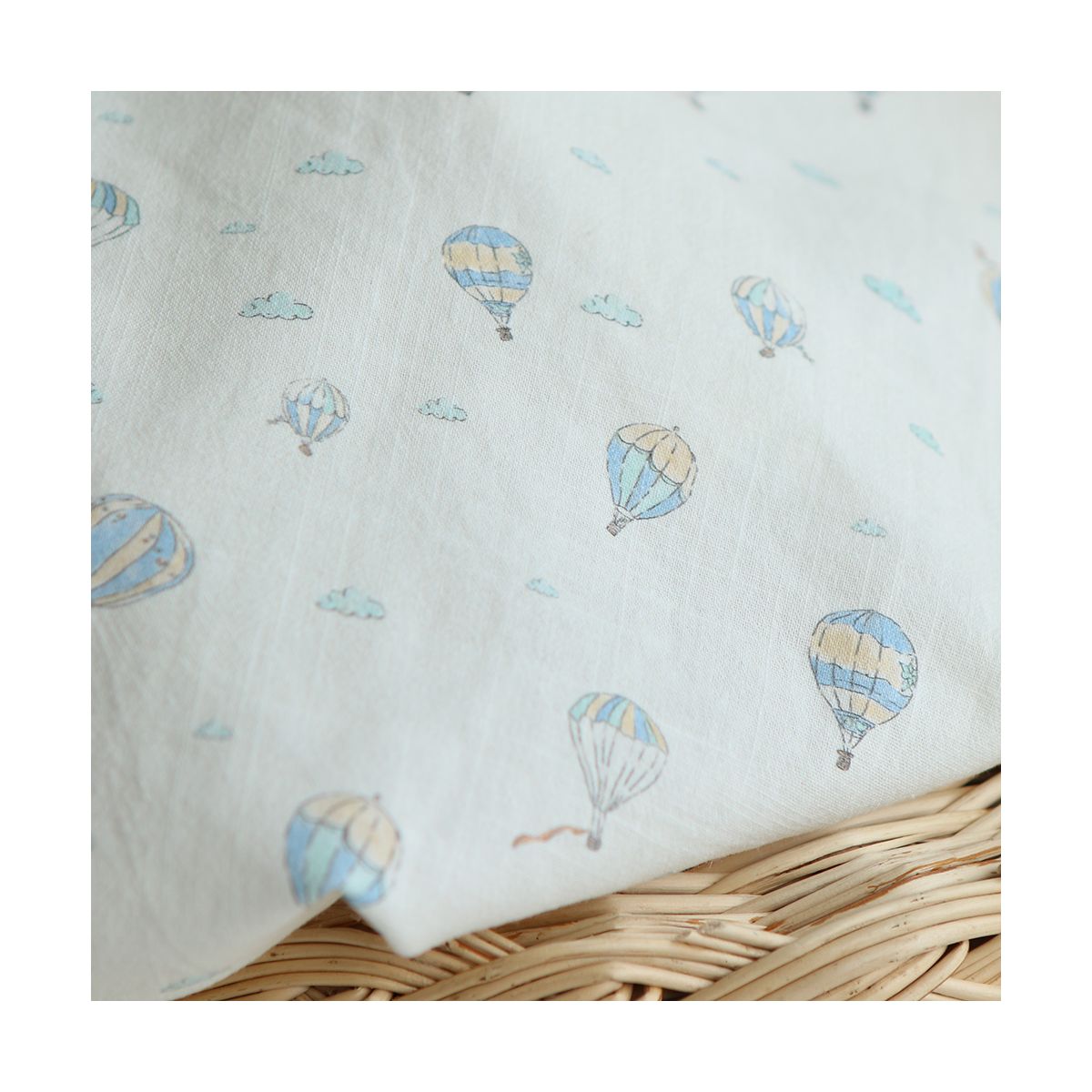 Fergusson - Coton lavé bio coloris vanille motif montgolfière Fergusson - Coton lavé bio coloris vanille motif montgolfière