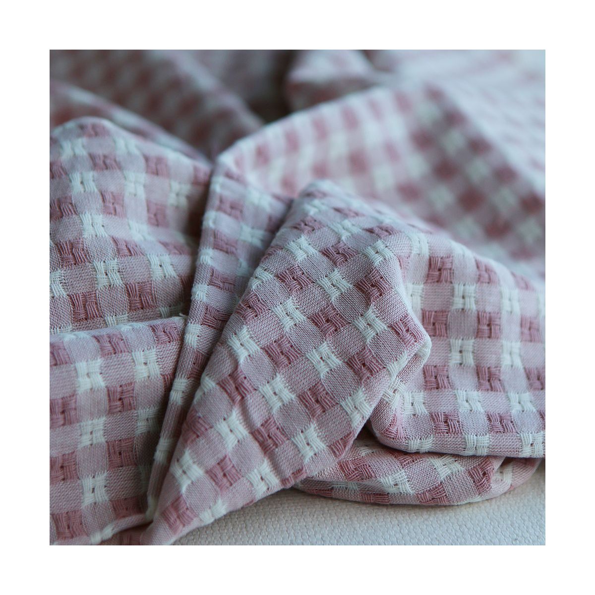 Dick - Seersucker / Coton gaufré texturé vichy 7mm écru et vieux rose Dick - Seersucker / Coton gaufré texturé vichy 7mm écru et vieux rose
