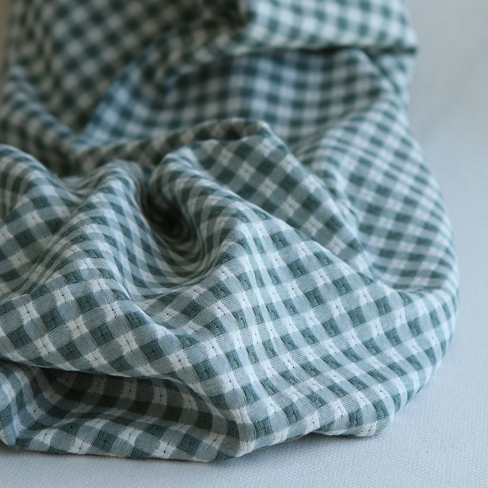 Dick - Seersucker / Coton gaufré texturé vichy 7mm écru et vert sauge