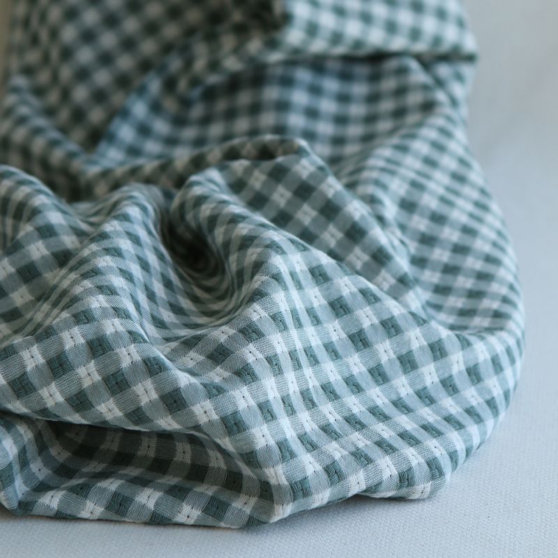 Dick - Seersucker / Coton gaufré texturé vichy 7mm écru et vert sauge
