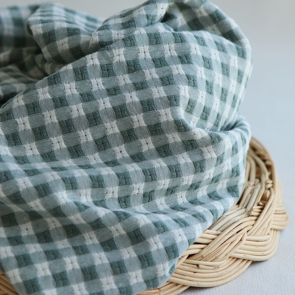 Dick - Seersucker / Coton gaufré texturé vichy 7mm écru et vert sauge