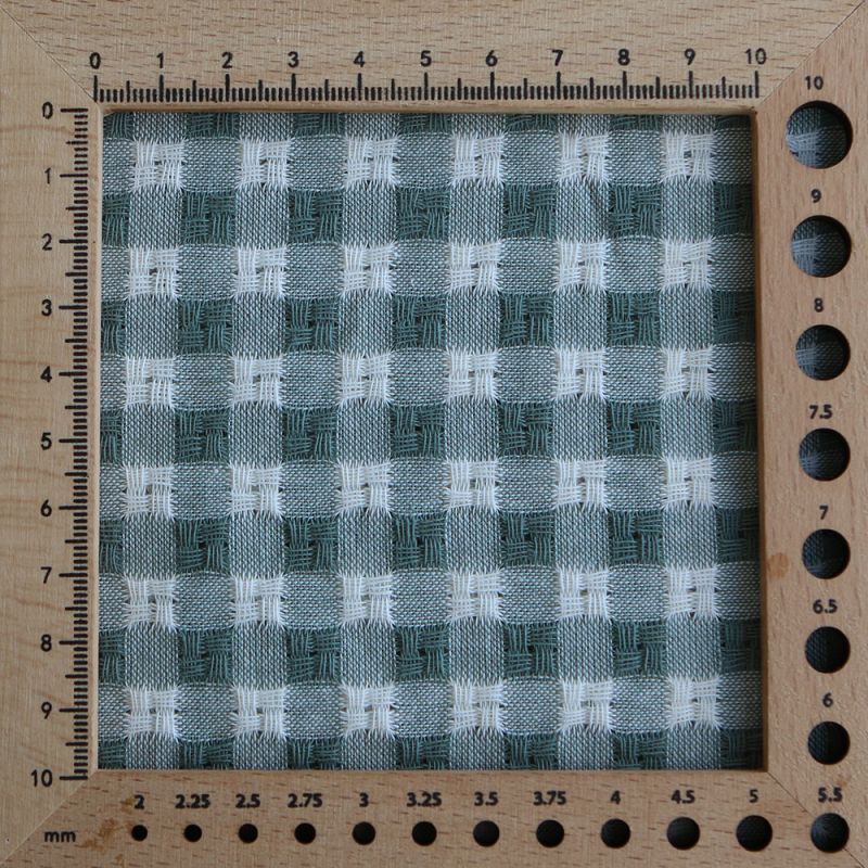 Dick - Seersucker / Coton gaufré texturé vichy 7mm écru et vert sauge