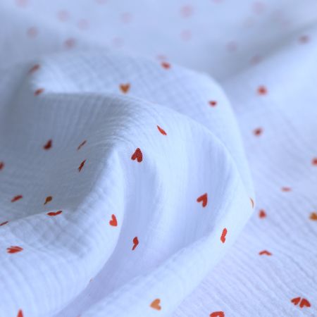 Coreo - Double gaze de coton motif minis coeurs rouges Coreo - Double gaze de coton motif minis coeurs rouges