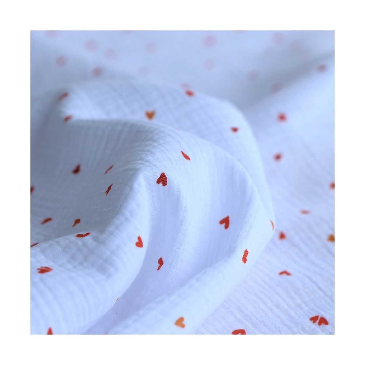 Coreo - Double gaze de coton motif minis coeurs rouges Coreo - Double gaze de coton motif minis coeurs rouges