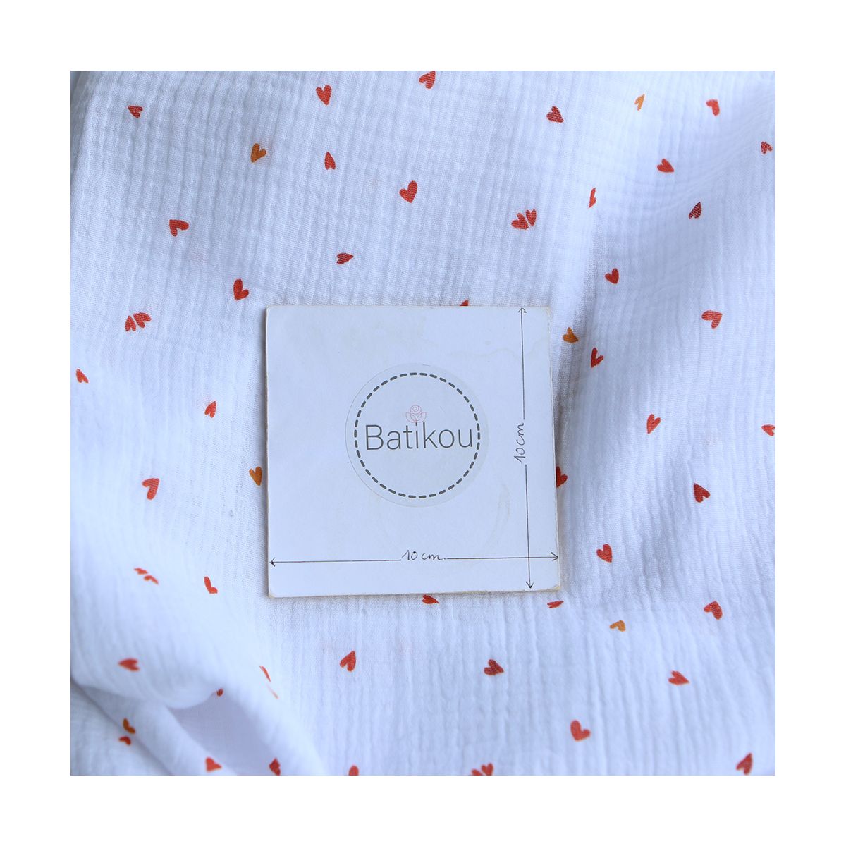 Coreo - Double gaze de coton motif minis coeurs rouges Coreo - Double gaze de coton motif minis coeurs rouges