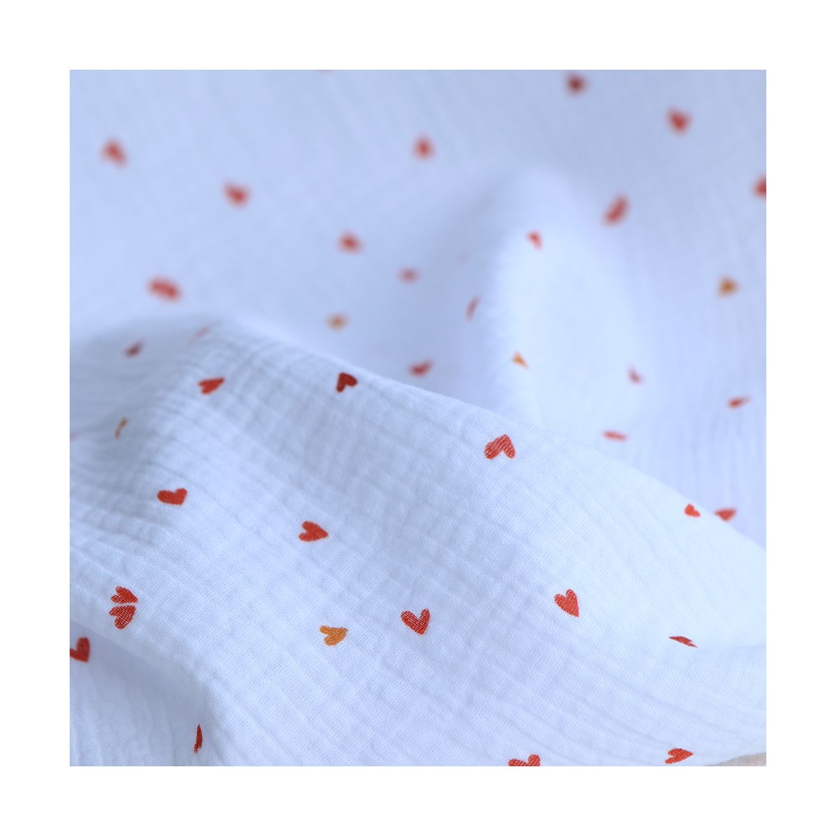 Coreo - Double gaze de coton motif minis coeurs rouges Coreo - Double gaze de coton motif minis coeurs rouges