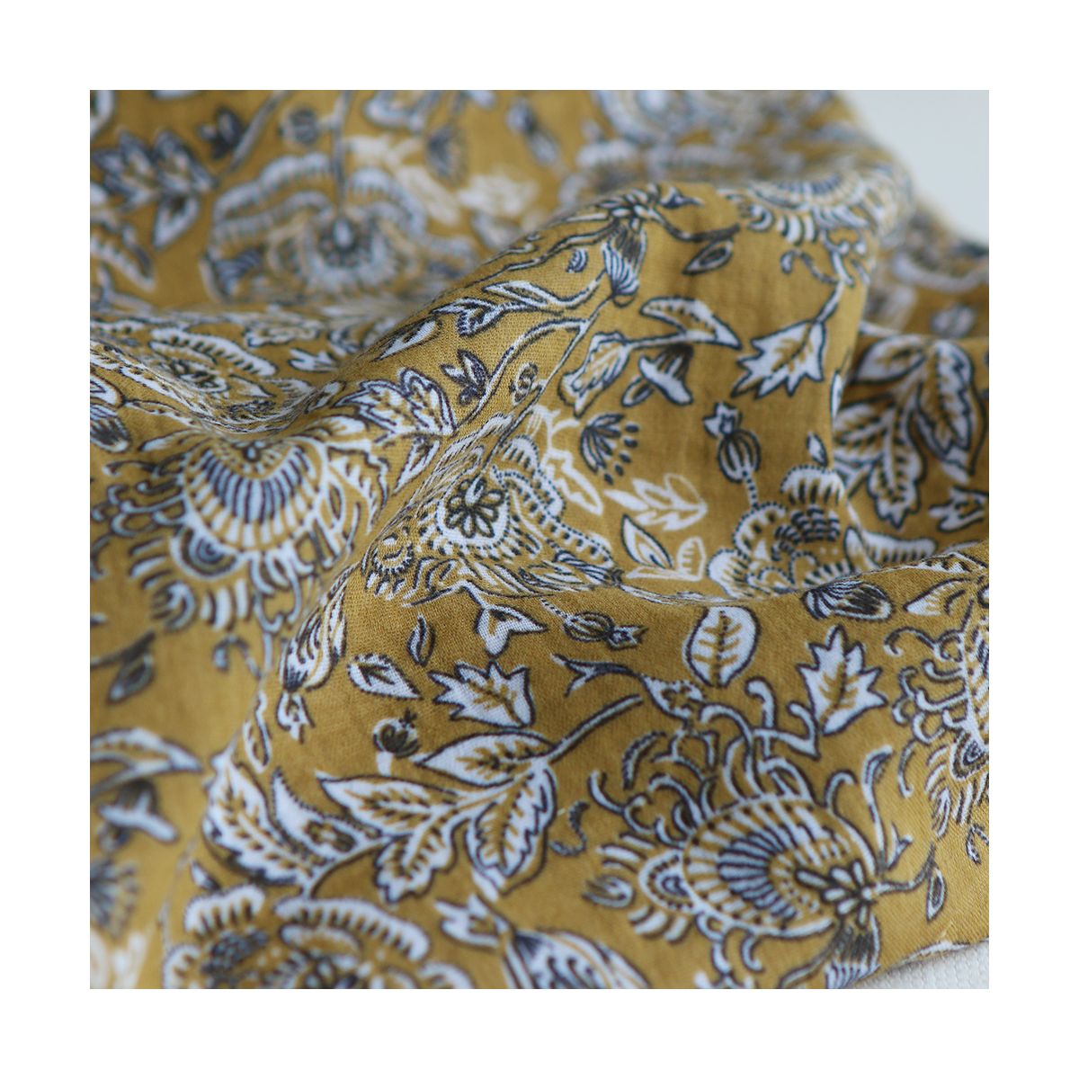 Mehar - Double gaze de coton motif façon indien curry Mehar - Double gaze de coton motif façon indien curry