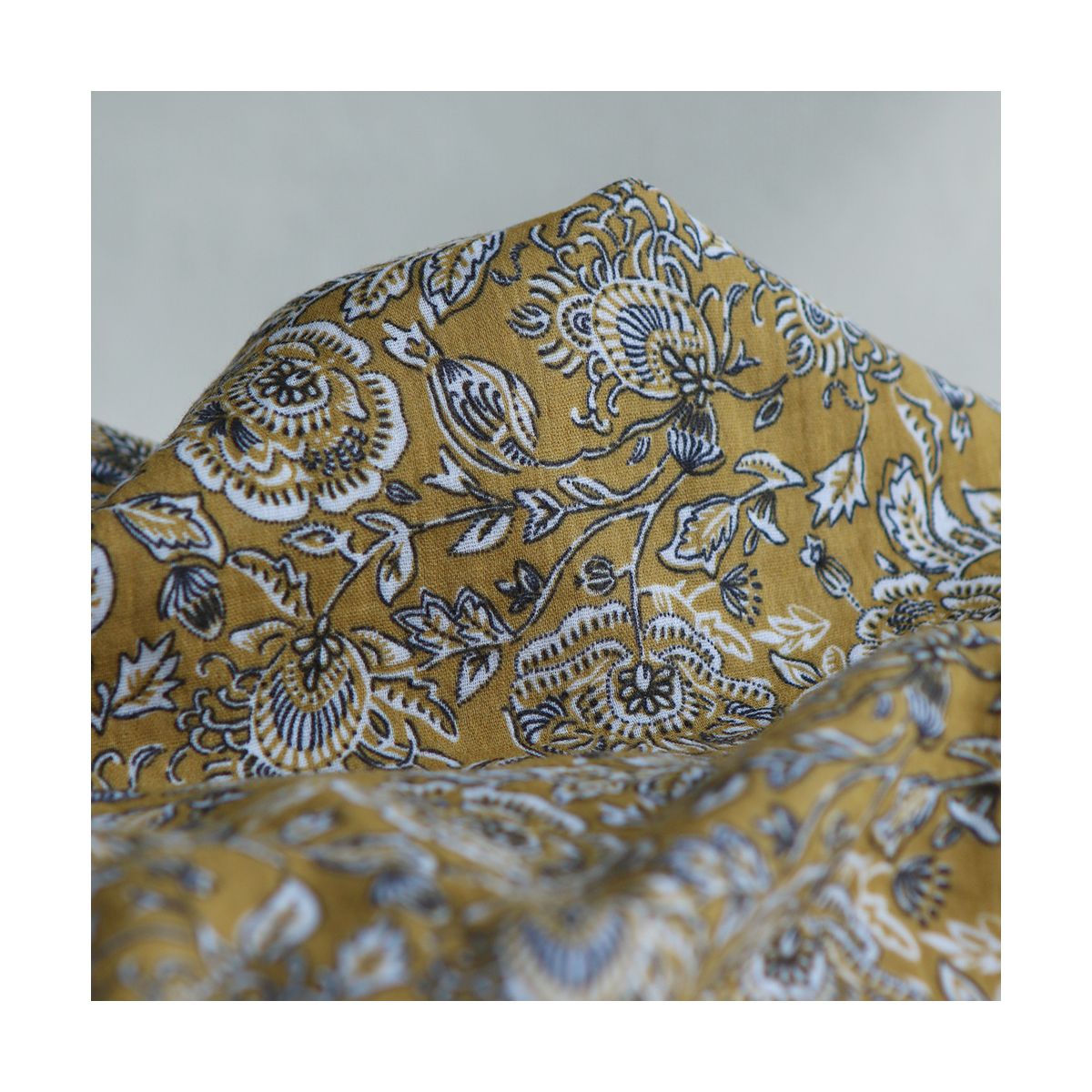 Mehar - Double gaze de coton motif façon indien curry Mehar - Double gaze de coton motif façon indien curry