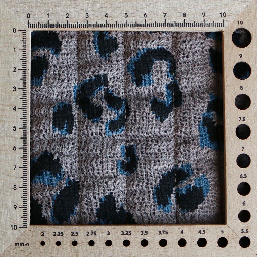 Fauve - Matelassé double gaze de coton motif Graou taupe Fauve - Matelassé double gaze de coton motif Graou taupe