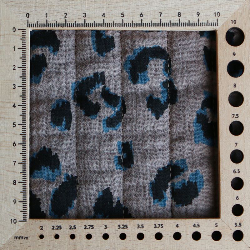 Fauve - Matelassé double gaze de coton motif Graou taupe Fauve - Matelassé double gaze de coton motif Graou taupe