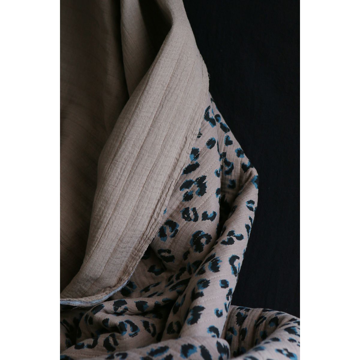 Fauve - Matelassé double gaze de coton motif Graou taupe Fauve - Matelassé double gaze de coton motif Graou taupe