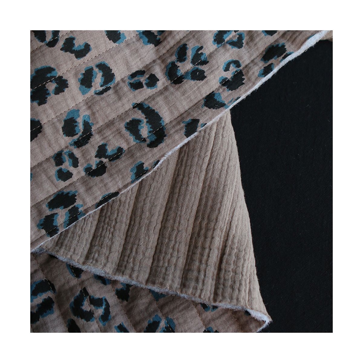 Fauve - Matelassé double gaze de coton motif Graou taupe Fauve - Matelassé double gaze de coton motif Graou taupe