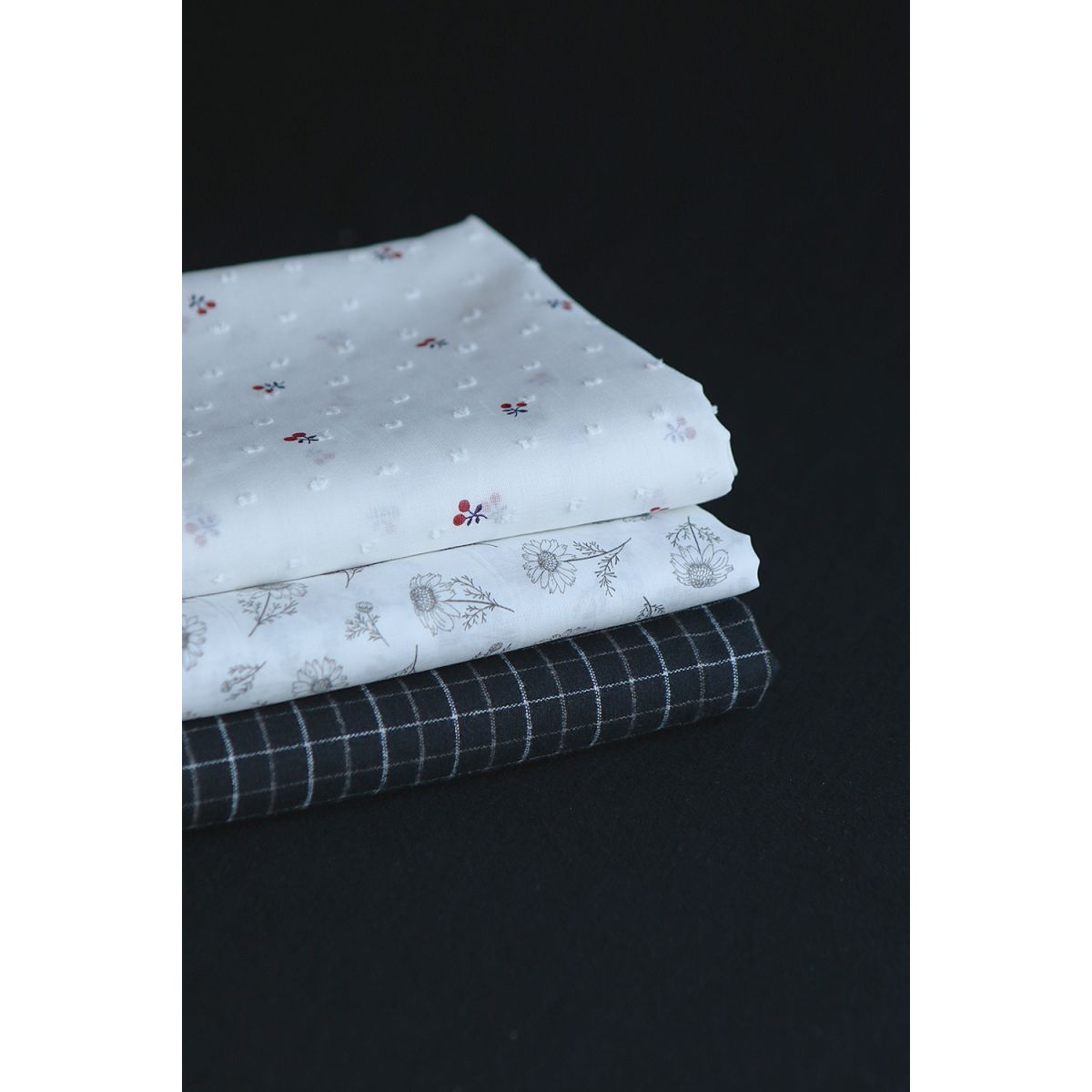 Cereza - Plumetis de coton BIO motifs imprimés cerises noir et rouge Cereza - Plumetis de coton BIO motifs imprimés cerises noir et rouge