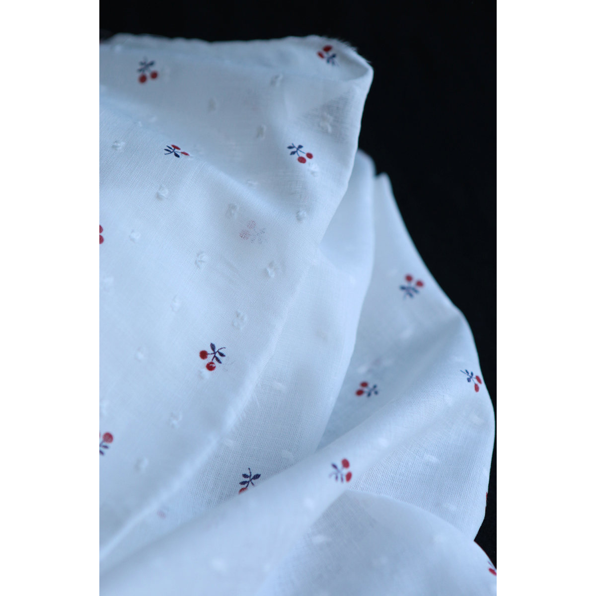 Cereza - Plumetis de coton BIO motifs imprimés cerises noir et rouge Cereza - Plumetis de coton BIO motifs imprimés cerises noir et rouge
